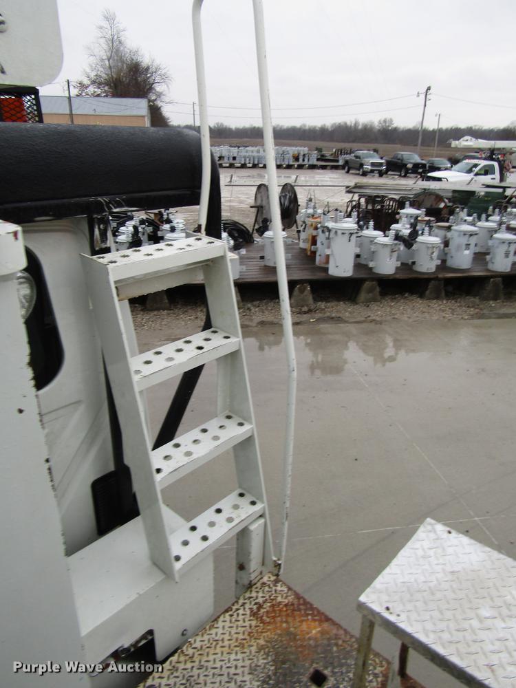 image for item DB6899 2006 International 4400 bucket truck