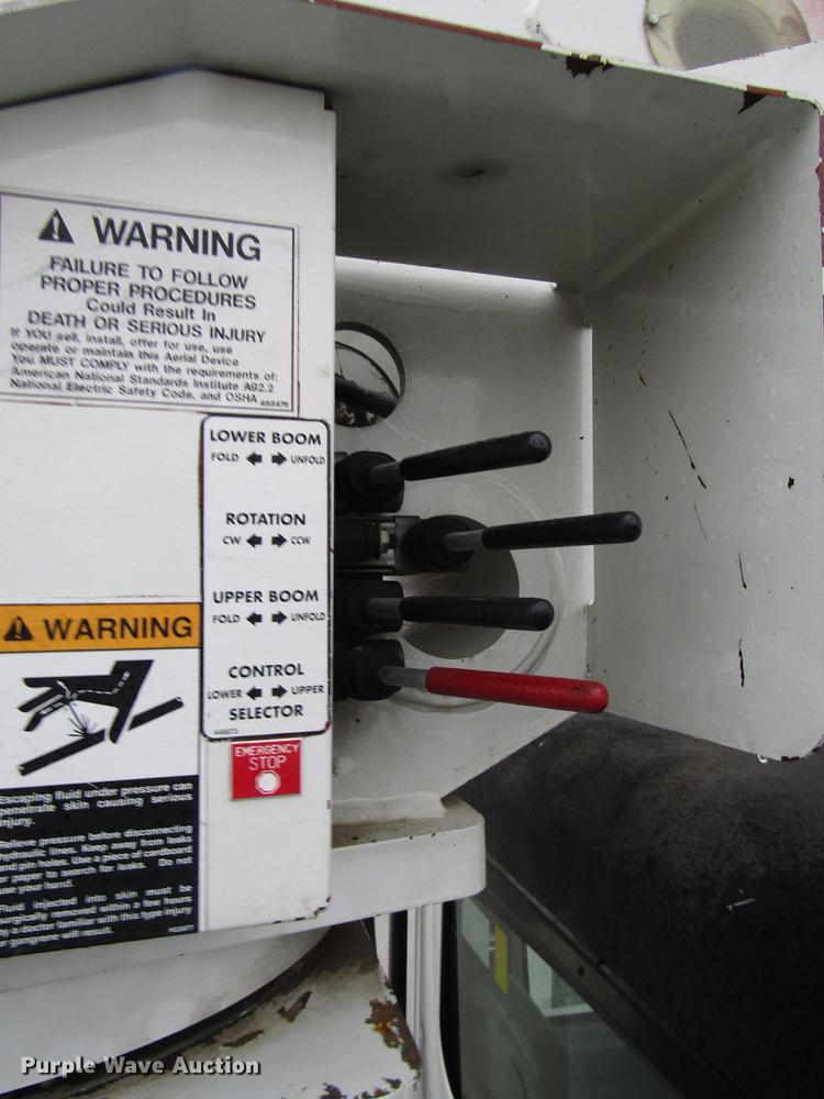 image for item DB6899 2006 International 4400 bucket truck