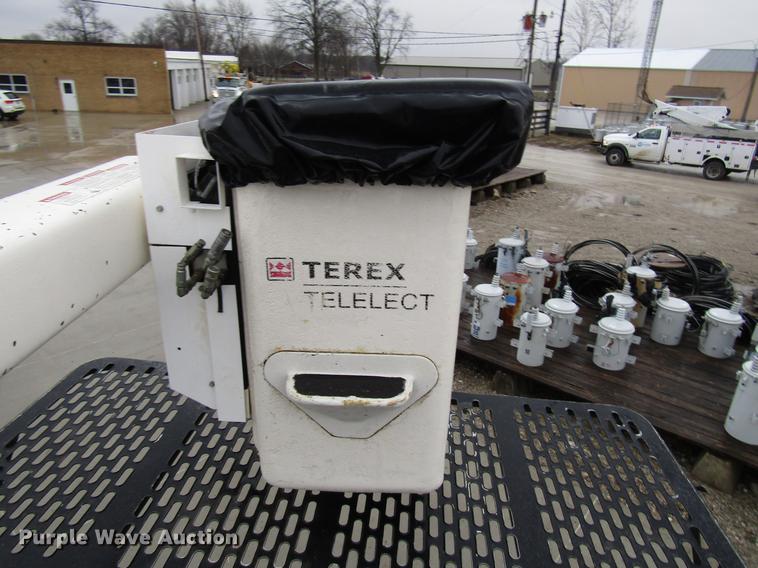 image for item DB6899 2006 International 4400 bucket truck