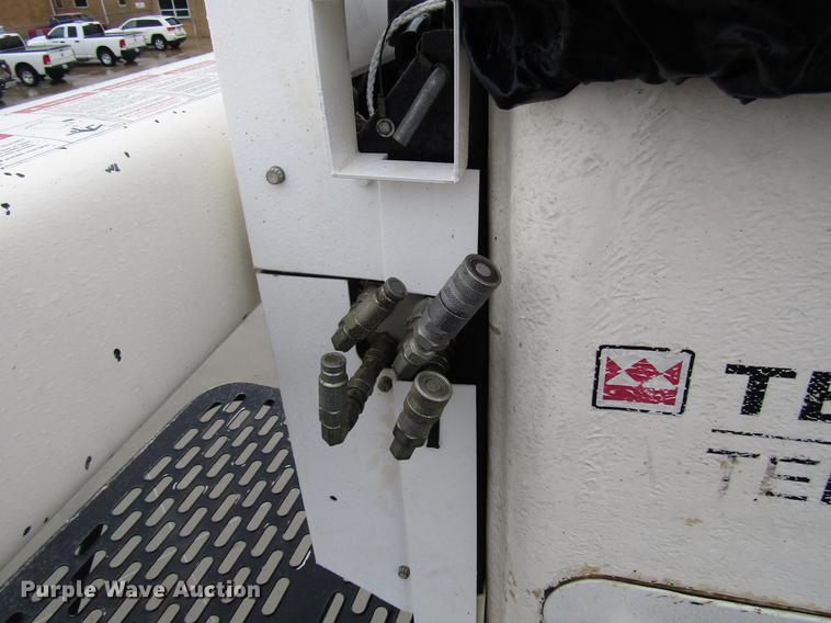 image for item DB6899 2006 International 4400 bucket truck