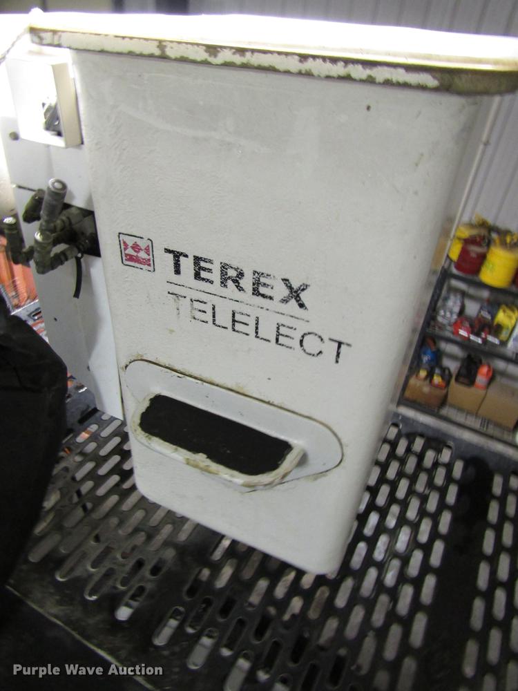 image for item DB6899 2006 International 4400 bucket truck