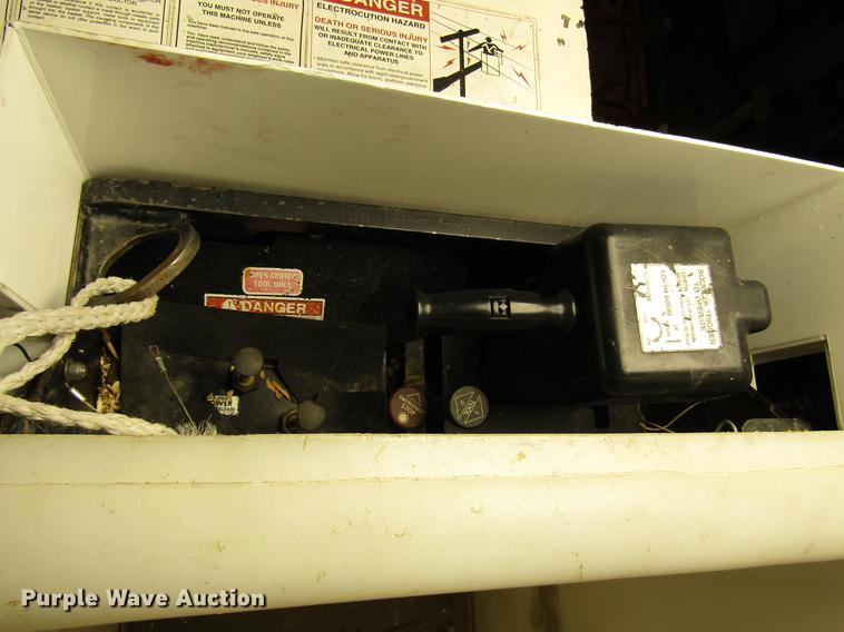 image for item DB6899 2006 International 4400 bucket truck