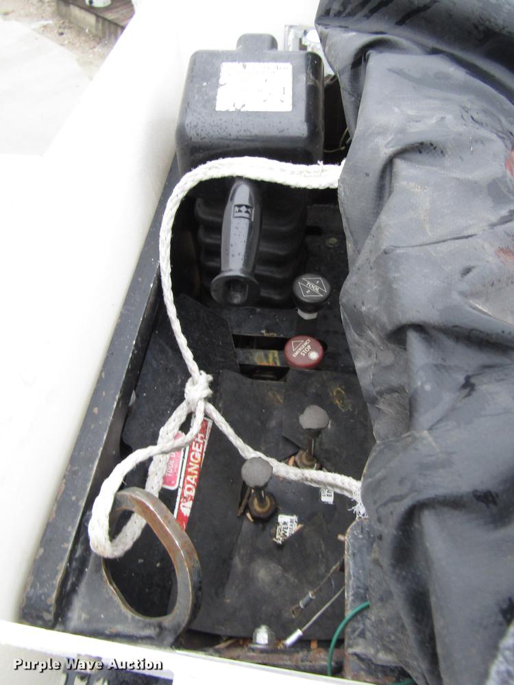 image for item DB6899 2006 International 4400 bucket truck