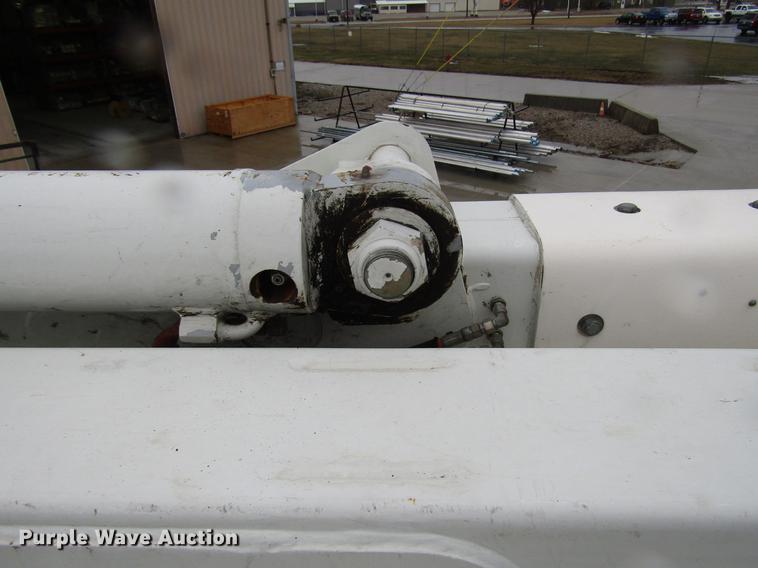 image for item DB6899 2006 International 4400 bucket truck