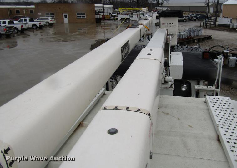 image for item DB6899 2006 International 4400 bucket truck