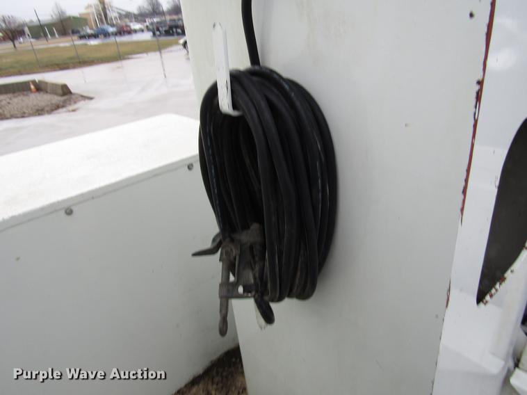 image for item DB6899 2006 International 4400 bucket truck