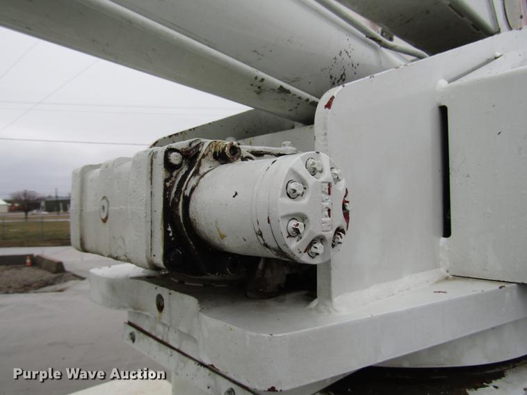 image for item DB6899 2006 International 4400 bucket truck