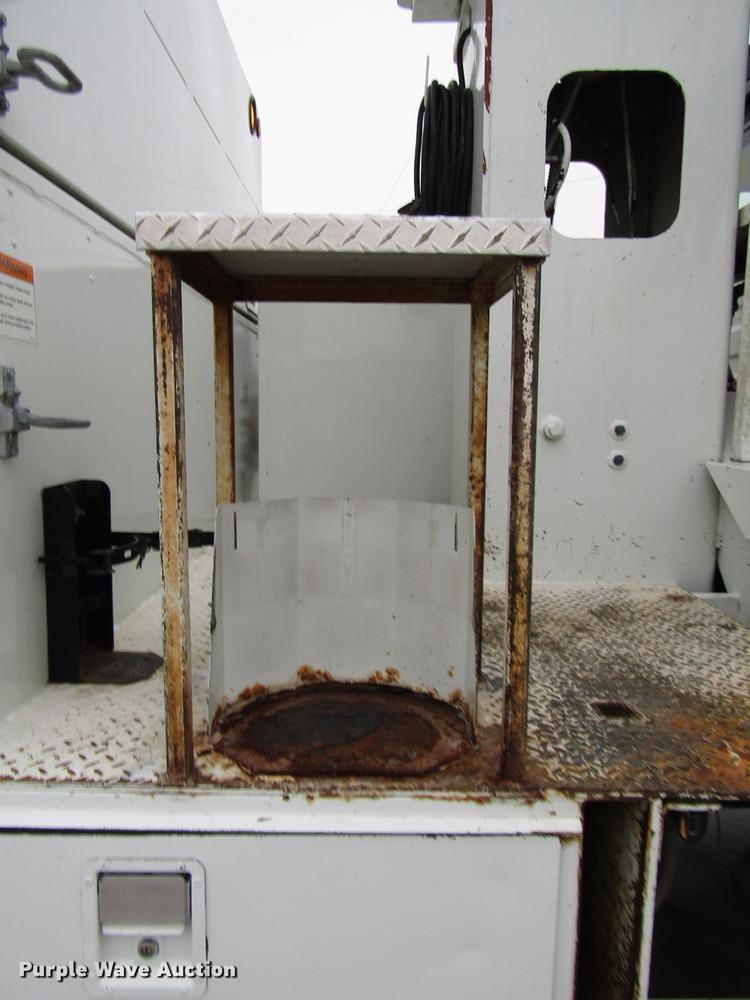 image for item DB6899 2006 International 4400 bucket truck