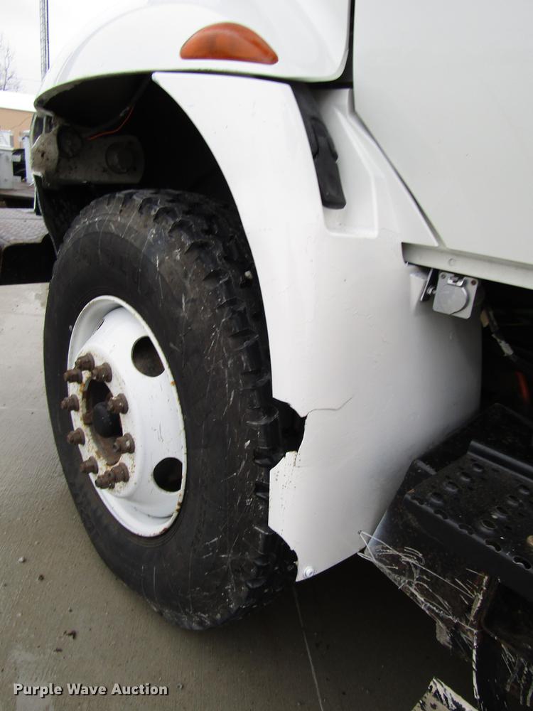 image for item DB6899 2006 International 4400 bucket truck