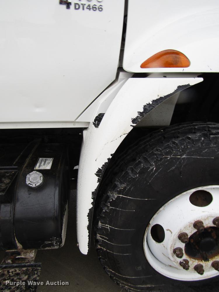 image for item DB6899 2006 International 4400 bucket truck