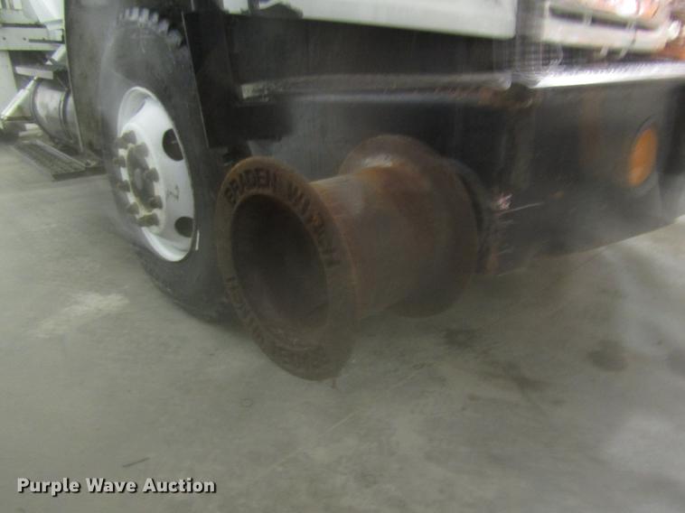 image for item DB6899 2006 International 4400 bucket truck