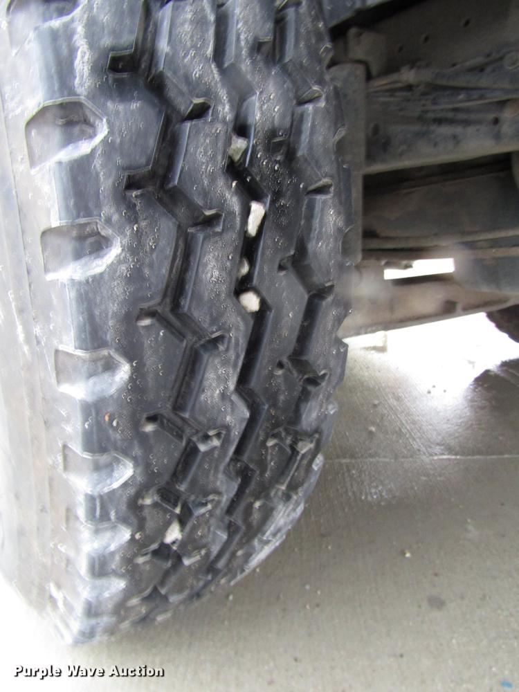 image for item DB6899 2006 International 4400 bucket truck