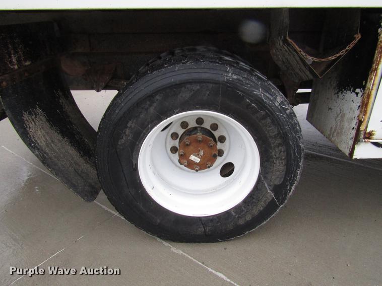 image for item DB6899 2006 International 4400 bucket truck