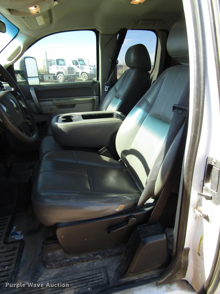 image for item DB6922 2011 Chevrolet Silverado 2500HD Ext. Cab pickup truck