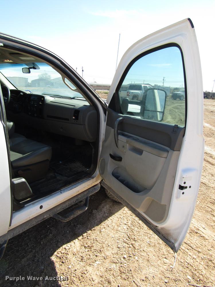 image for item DB6922 2011 Chevrolet Silverado 2500HD Ext. Cab pickup truck