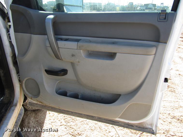 image for item DB6922 2011 Chevrolet Silverado 2500HD Ext. Cab pickup truck