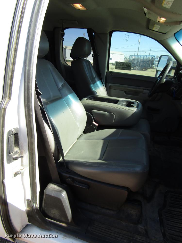 image for item DB6922 2011 Chevrolet Silverado 2500HD Ext. Cab pickup truck