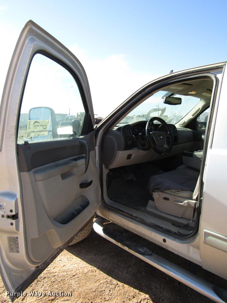 image for item DB6923 2012 Chevrolet Silverado 2500HD Crew Cab pickup truck