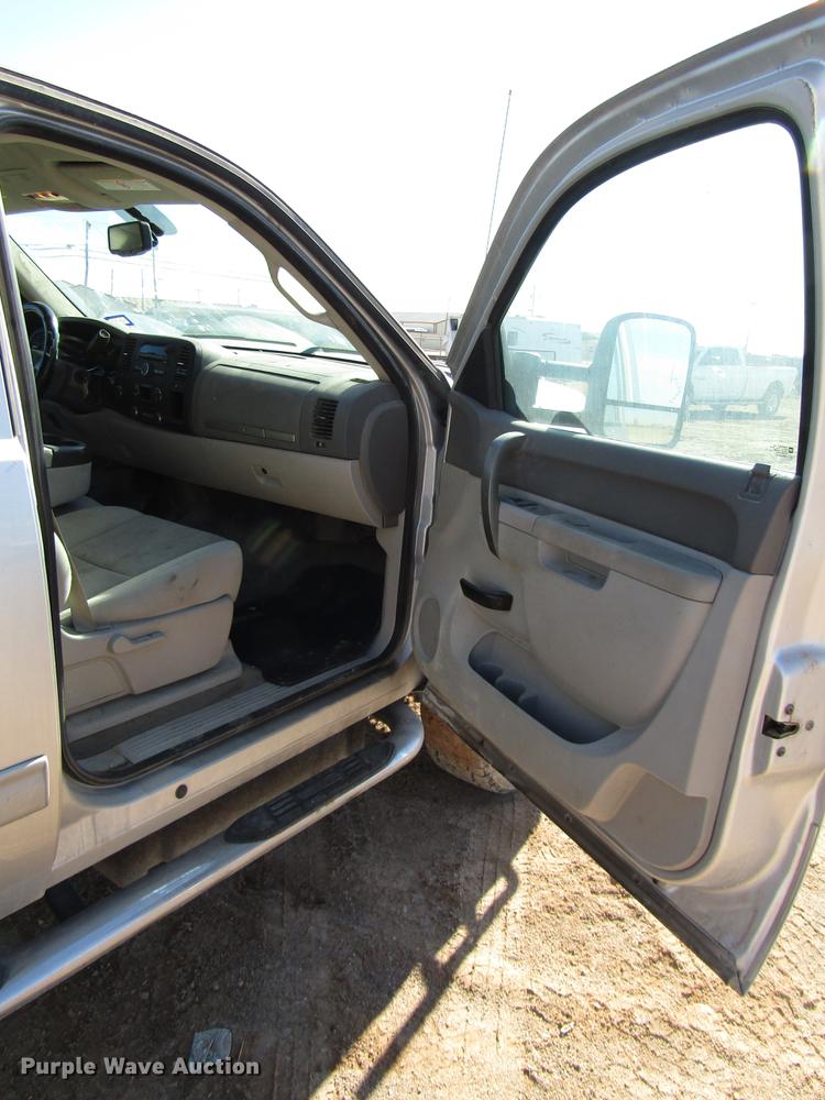 image for item DB6923 2012 Chevrolet Silverado 2500HD Crew Cab pickup truck