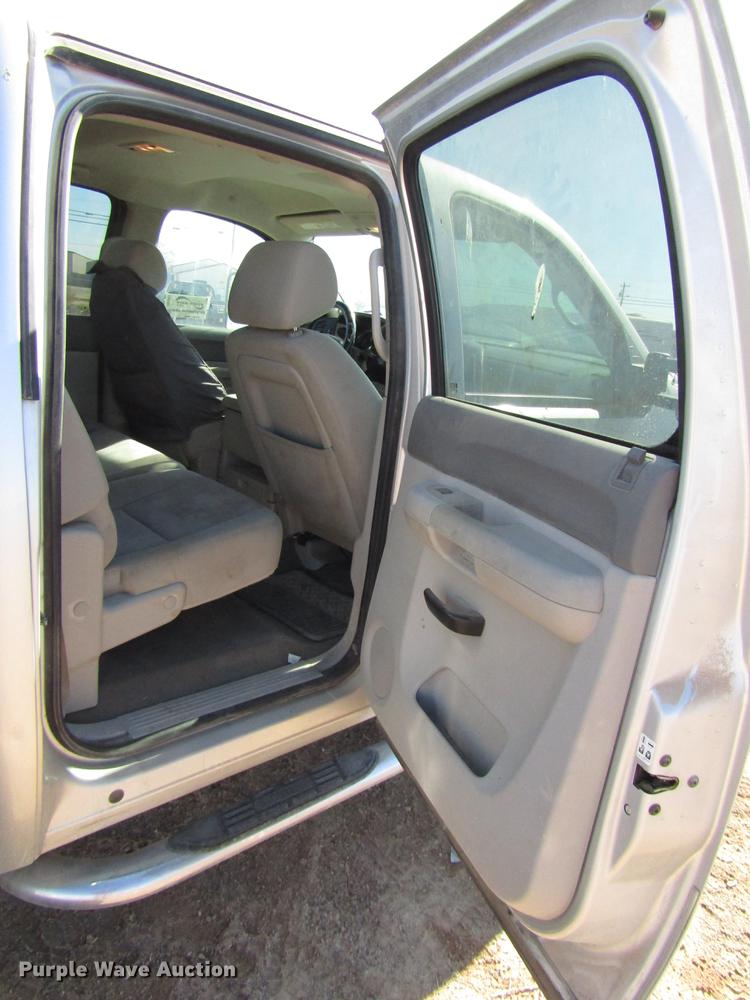 image for item DB6923 2012 Chevrolet Silverado 2500HD Crew Cab pickup truck