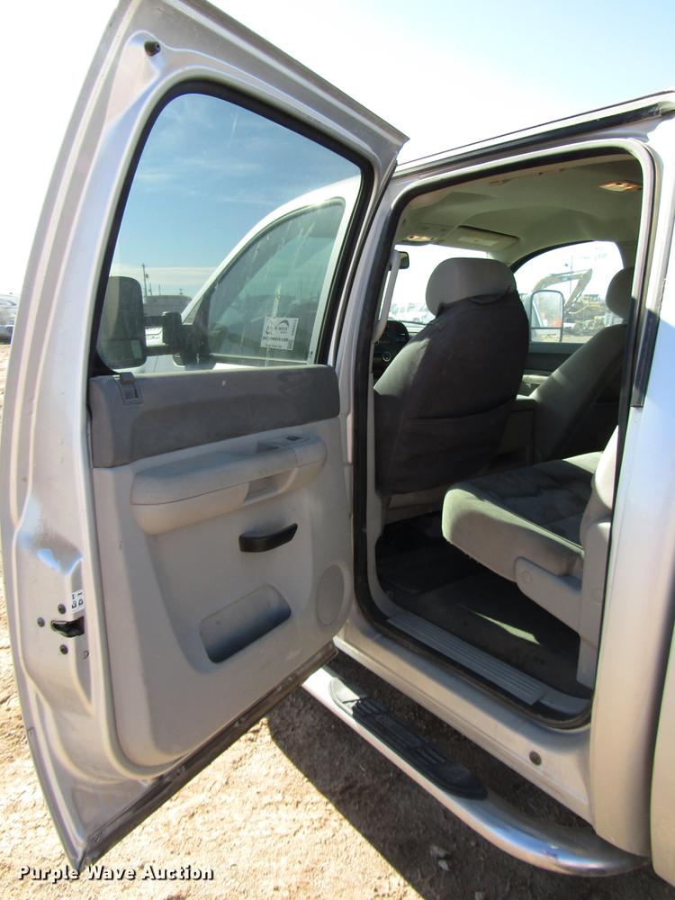 image for item DB6923 2012 Chevrolet Silverado 2500HD Crew Cab pickup truck