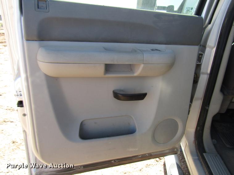 image for item DB6923 2012 Chevrolet Silverado 2500HD Crew Cab pickup truck