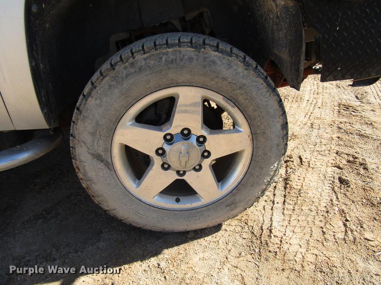 image for item DB6923 2012 Chevrolet Silverado 2500HD Crew Cab pickup truck