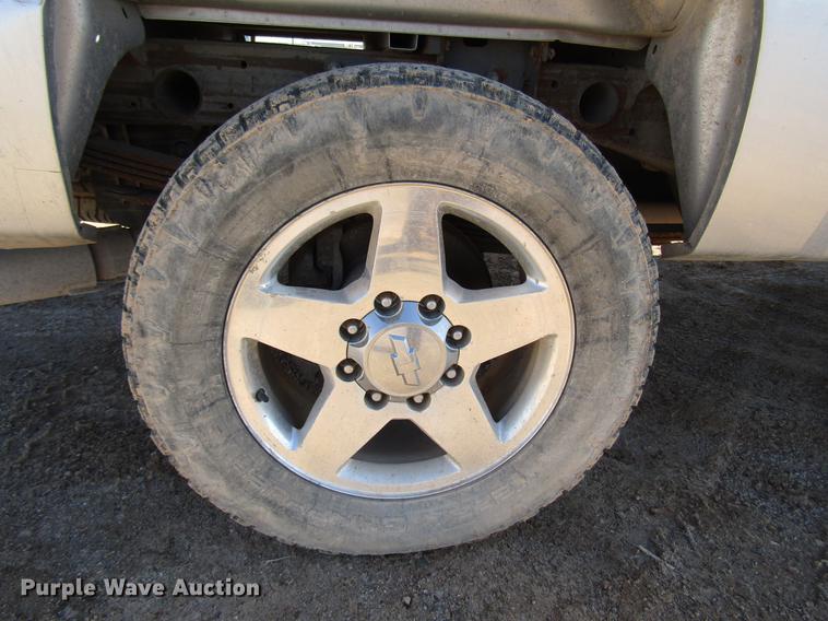 image for item DB6923 2012 Chevrolet Silverado 2500HD Crew Cab pickup truck