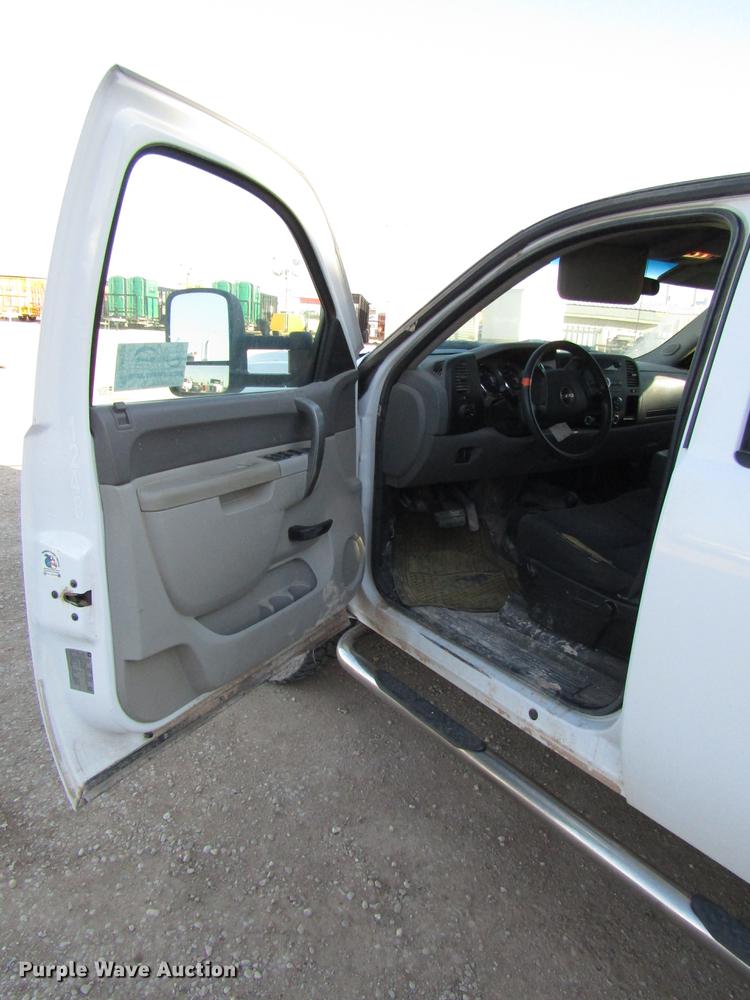 image for item DB6929 2011 GMC Sierra 2500HD Crew Cab pickup truck