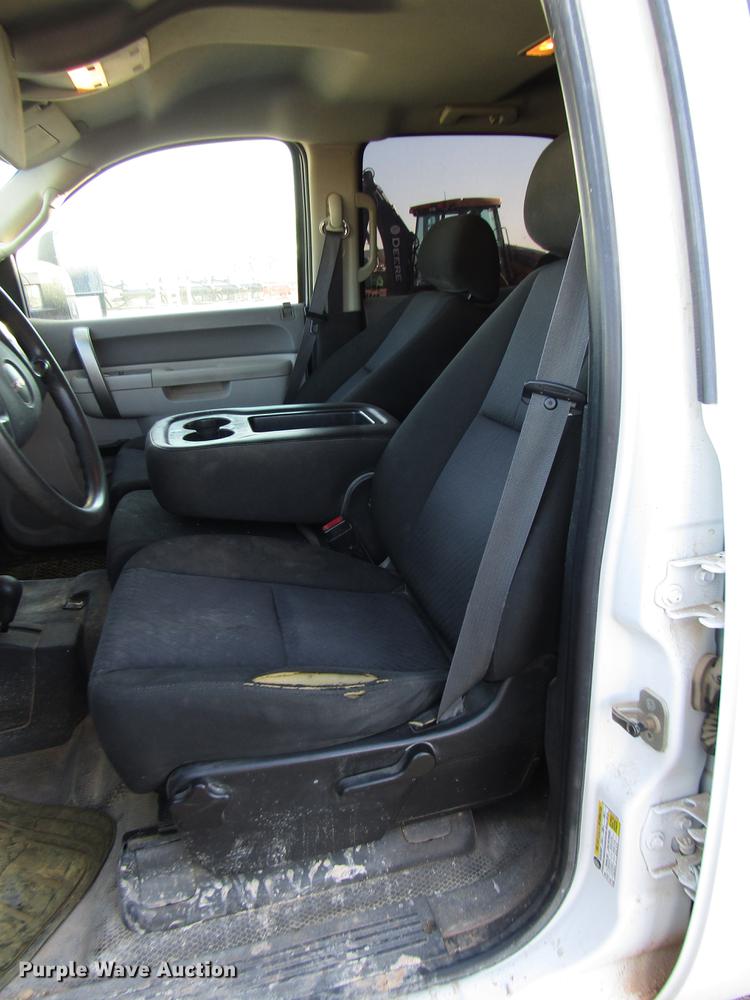 image for item DB6929 2011 GMC Sierra 2500HD Crew Cab pickup truck