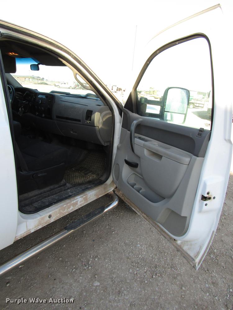 image for item DB6929 2011 GMC Sierra 2500HD Crew Cab pickup truck