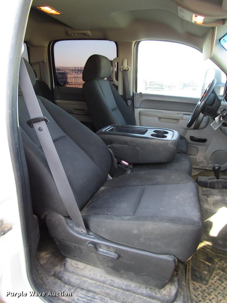 image for item DB6929 2011 GMC Sierra 2500HD Crew Cab pickup truck