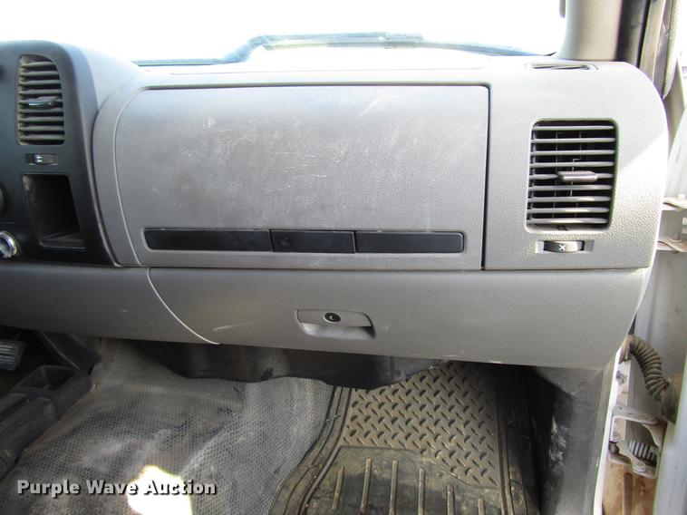 image for item DB6929 2011 GMC Sierra 2500HD Crew Cab pickup truck