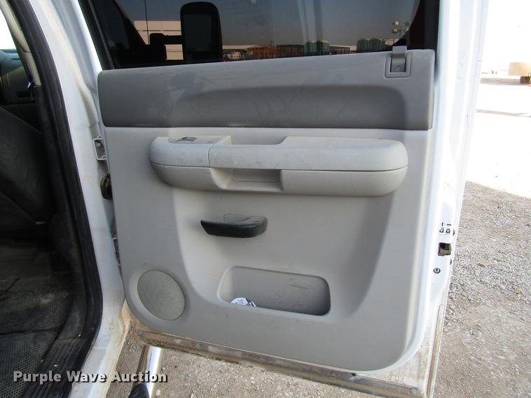 image for item DB6929 2011 GMC Sierra 2500HD Crew Cab pickup truck