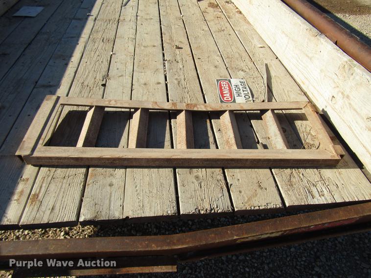 image for item DB6932 2006 Apache utility trailer