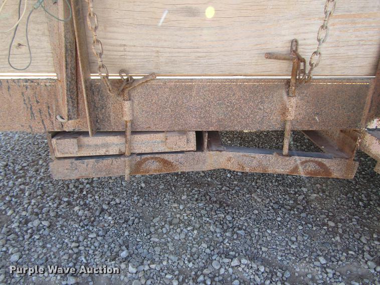 image for item DB6932 2006 Apache utility trailer