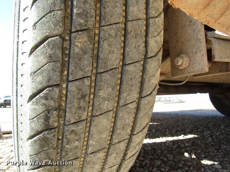 image for item DB6932 2006 Apache utility trailer