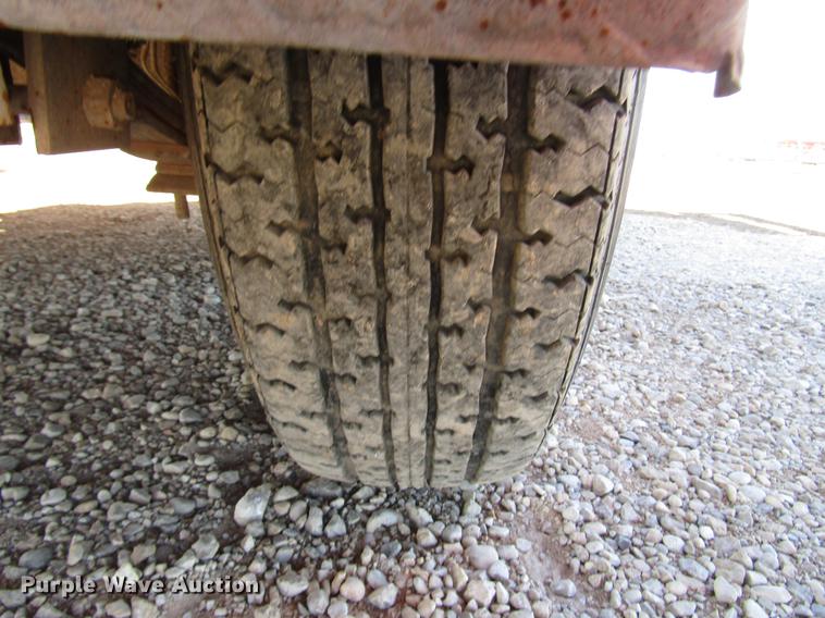 image for item DB6932 2006 Apache utility trailer