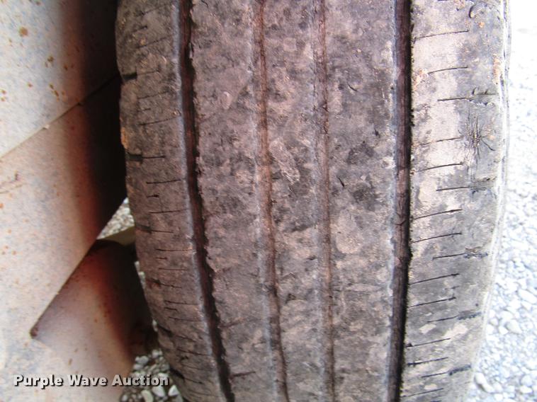 image for item DB6932 2006 Apache utility trailer