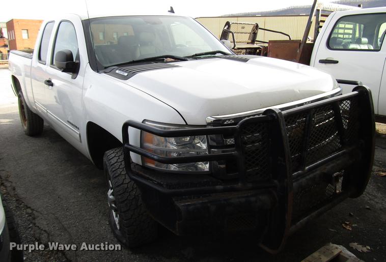 image for item DB6946 2011 Chevrolet Silverado 2500 Ext. Cab pickup truck