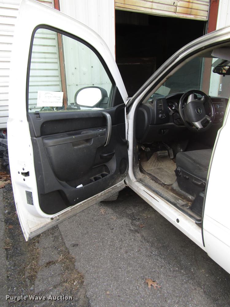 image for item DB6946 2011 Chevrolet Silverado 2500 Ext. Cab pickup truck