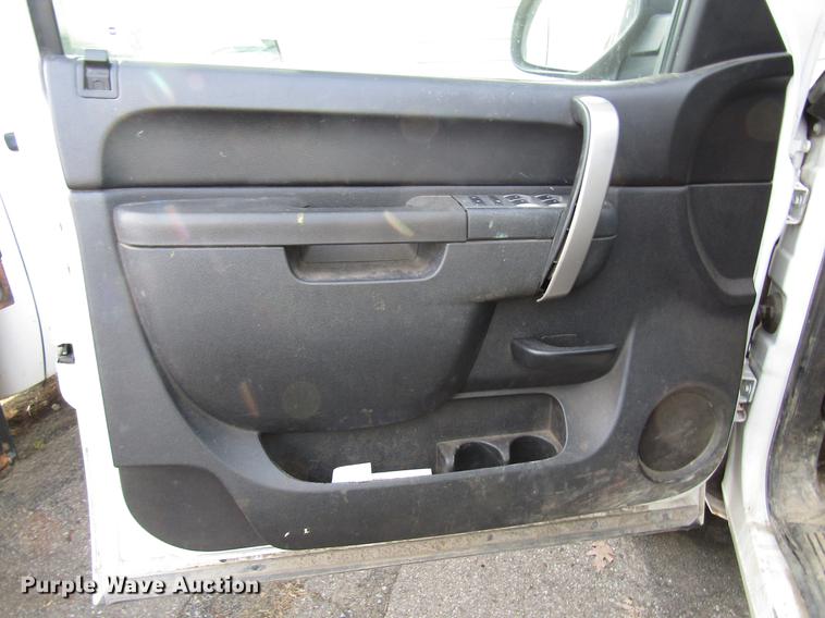 image for item DB6946 2011 Chevrolet Silverado 2500 Ext. Cab pickup truck