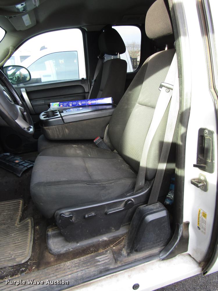 image for item DB6946 2011 Chevrolet Silverado 2500 Ext. Cab pickup truck