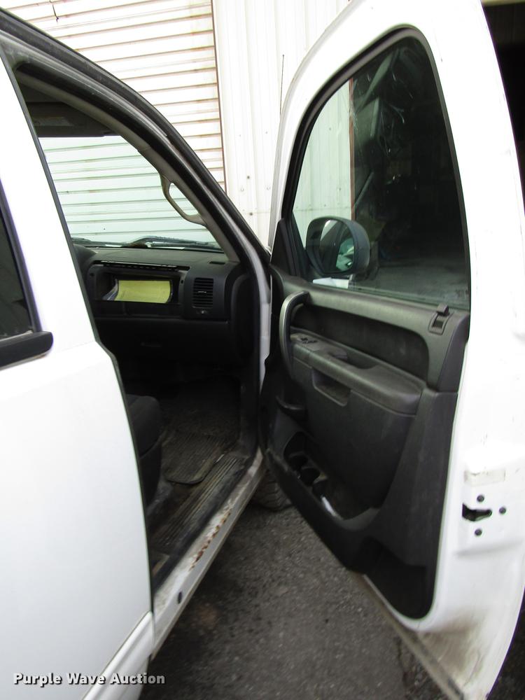 image for item DB6946 2011 Chevrolet Silverado 2500 Ext. Cab pickup truck