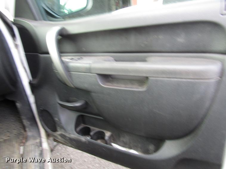 image for item DB6946 2011 Chevrolet Silverado 2500 Ext. Cab pickup truck