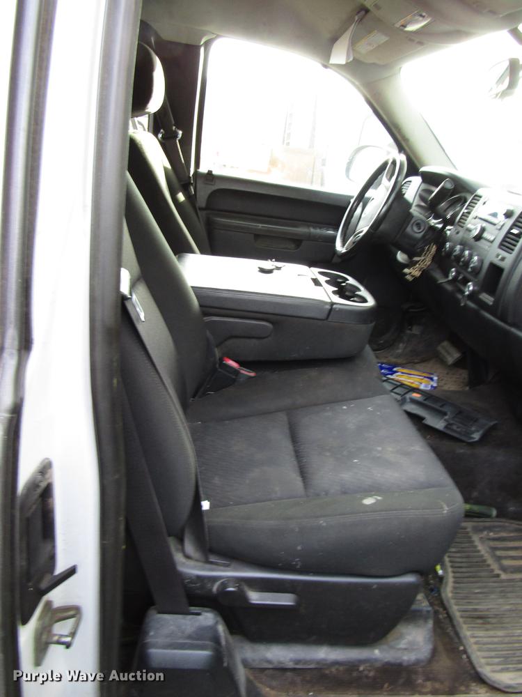 image for item DB6946 2011 Chevrolet Silverado 2500 Ext. Cab pickup truck