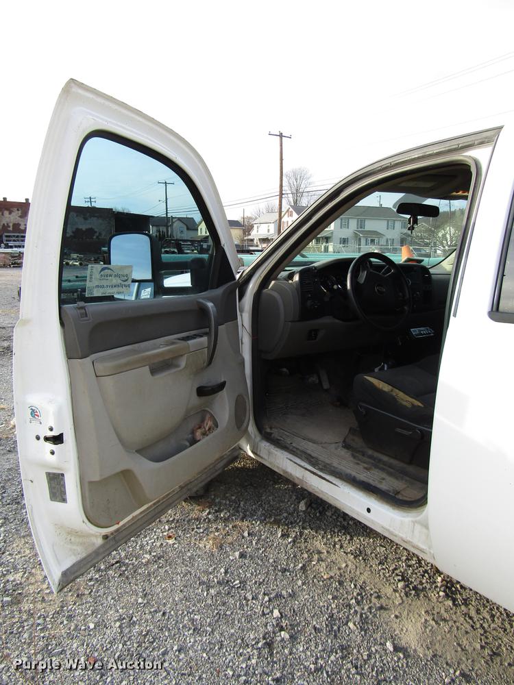 image for item DB6948 2012 Chevrolet Silverado 2500 Crew Cab pickup truck