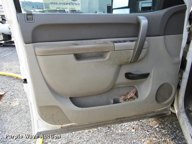 image for item DB6948 2012 Chevrolet Silverado 2500 Crew Cab pickup truck