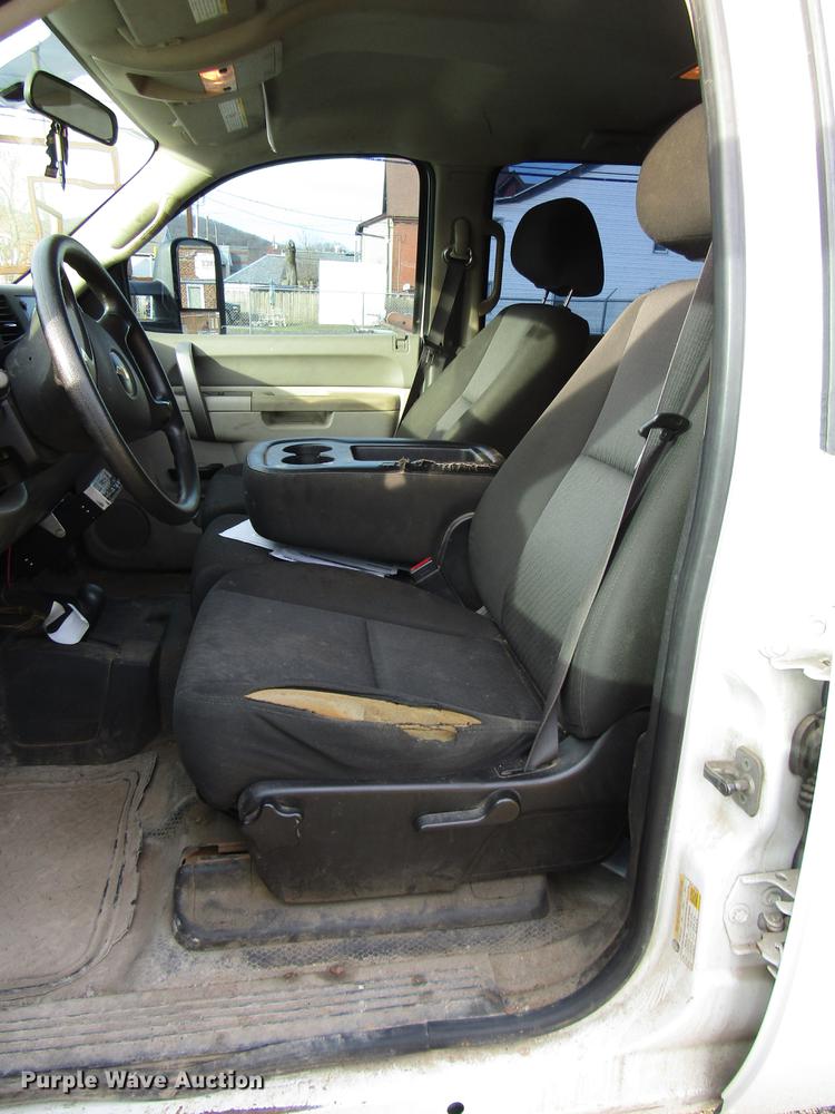 image for item DB6948 2012 Chevrolet Silverado 2500 Crew Cab pickup truck