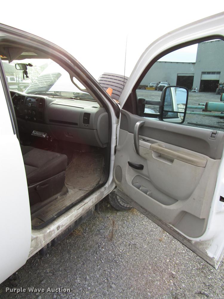 image for item DB6948 2012 Chevrolet Silverado 2500 Crew Cab pickup truck